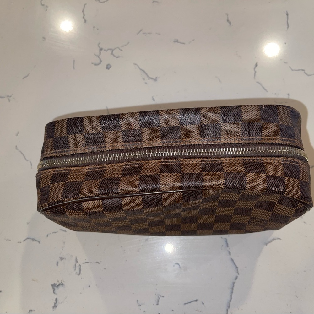 In excellent condition cosmetic bag 100% original